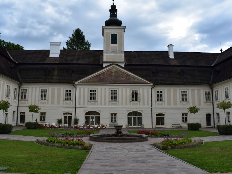 Nádvorie kaštieľa vo Sv. Antone 