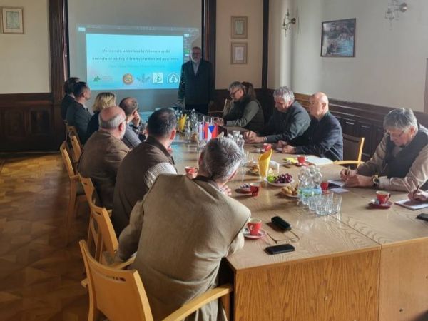 Momentka zo stretnutia v Uherskom Ostrohu 