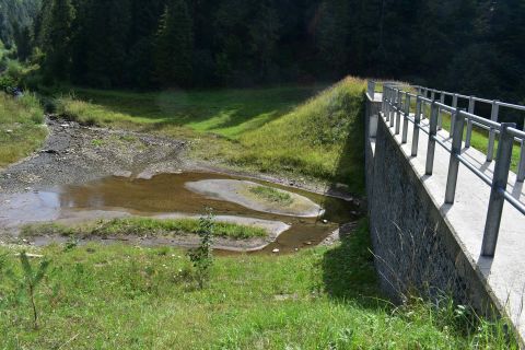 Jeden z protipovodňových poldrov, vybudovaných VLM v Levočských vrchoch 