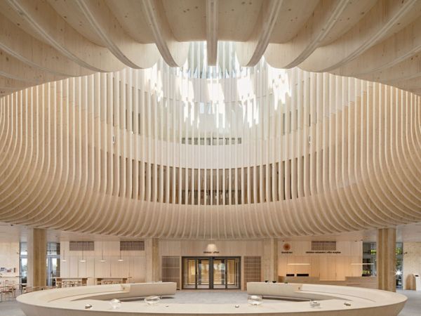 Vestibul nového sídla firmy Stora Enzo v Helsinkách 