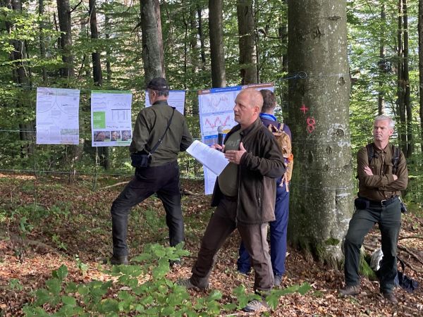 Momentka zo seminára v Dobročskom pralese 