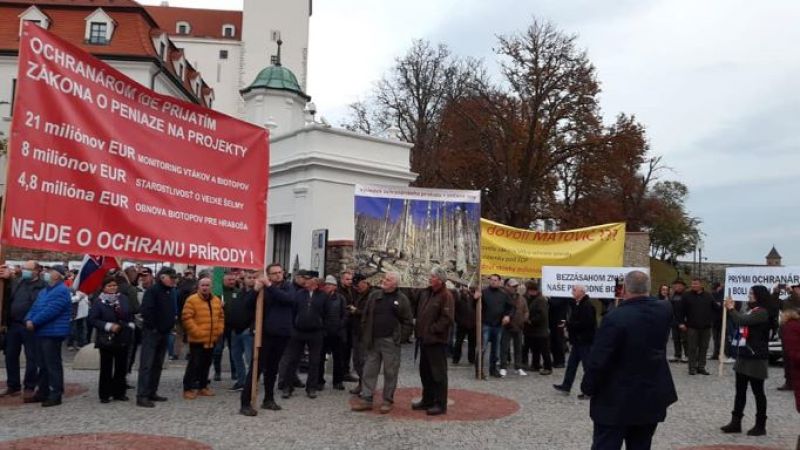 Zhromaždenie pred Národnou radou SR proti návrhu zákona o ochrane prírody a krajiny 3. novembra 2021 