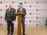 Dnešná tlačová konferencia Richarda Takáča (vpravo) a Rudolfa Huliaka 