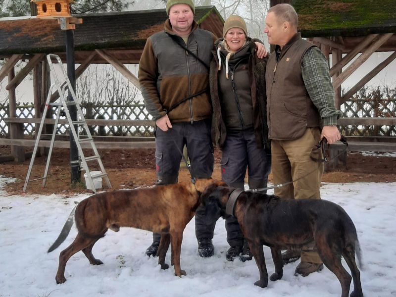 Ing. Ľudov&iacute;t Pitoň&aacute;k (vpravo) so sask&yacute;mi priateľmi 