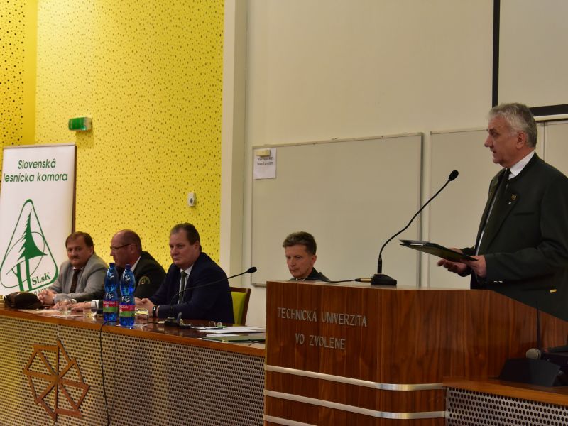Predseda Slovenskej lesníckej komory Ing. Igor Viszlai  počas vystúpenia na valnom zhromaždení