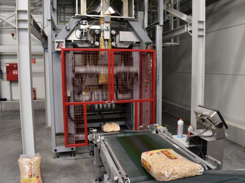 Balenie peliet v Rettenmeier Tatra Timber