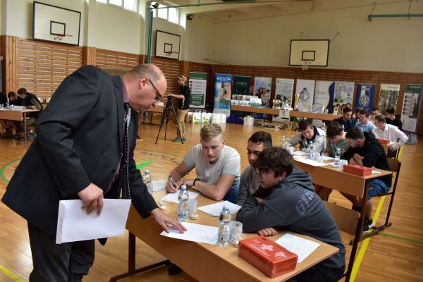 Ing. Róbert Staško a súťažiaci Bezpečných dní v práci 