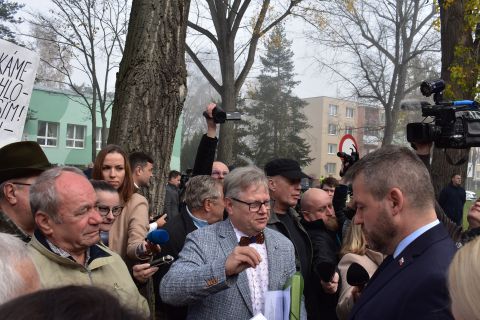 Premiér pred výjazdovým zasadnutím Vlády SR v Kežmarku v rozhovore s nespokojnými vlastníkmi lesov 