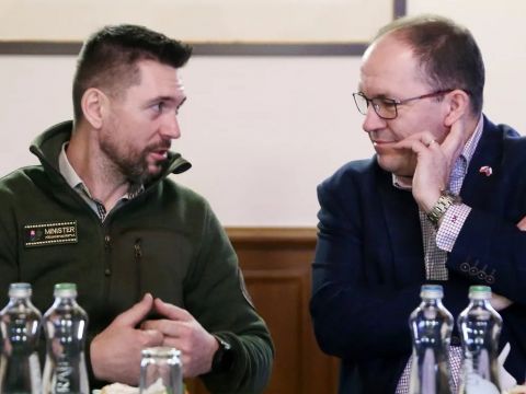 Ministri pôdohospodárstva Richard Takáč (vľavo) a Marek Výborný v debate
