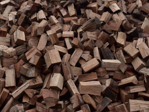 Štiepané palivové tvrdé drevo 
