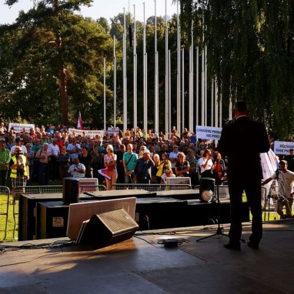 Momentka z zhromaždenia za slovenský vidiek v Banskej Bystrici 9.9.2021