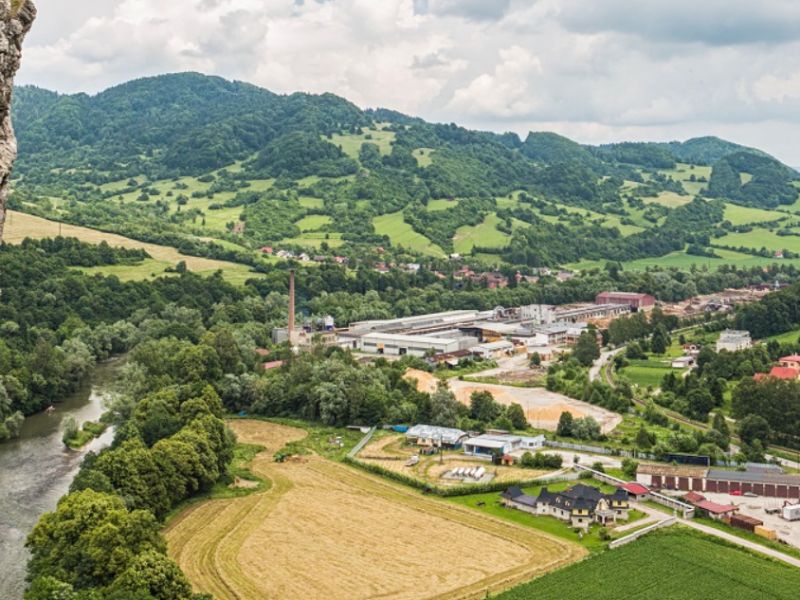 Pohľad na areál spoločnosti Amico Drevo 