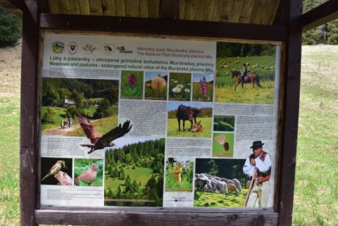 Informačná tabuľa v Národnom parku Muránska planina