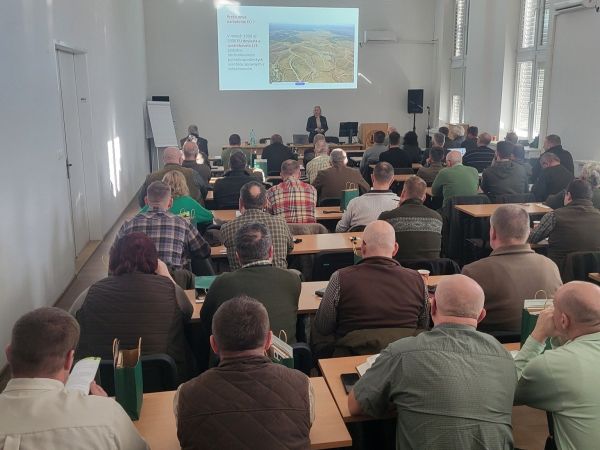 &Uacute;častn&iacute;ci informačn&eacute;ho semin&aacute;ra v NLC 