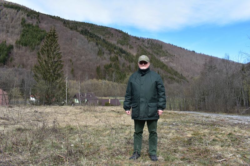 Ing. Boris Pekarovič a obnovené kalamitné plochy s mladými lesnými porastami na Osrblí 