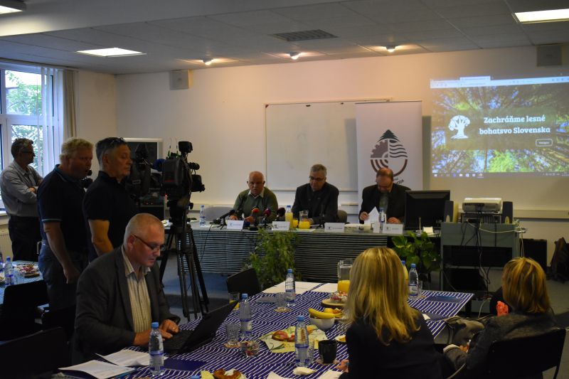 Ilustračné foto zo stretnutia predstaviteľov Platfomy s novinármi: Peter Gogola