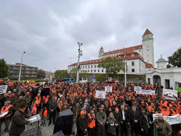 Dnešné protestné zhromaždenie poľovníkov pred Národnou radou SR