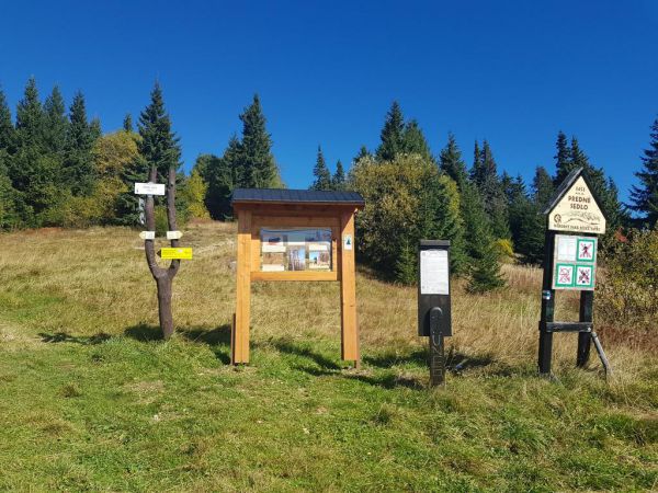 Jedno zo stanovíšť náučného chodníka zo Šumiaca na Kráľovu hoľu