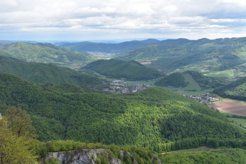 Pohľad na Gemer, v pozadí mesto Revúca