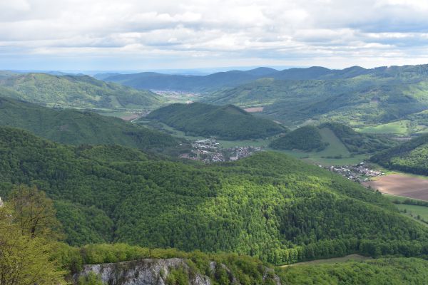 Pohľad na Gemer, v pozadí mesto Revúca