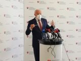 Minister J&aacute;n Mičovsk&yacute; oznamuje svoje odst&uacute;penie 