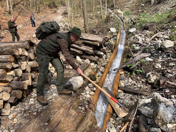 Plavenie dreva vo Vodnom žľabe Rakytovo 