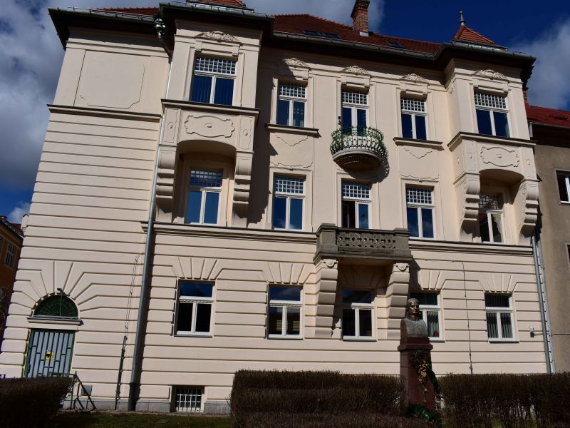 Parlament zrušil 8. máj v tomto roku ako deň pracovného pokoja, no sviatkom zostal: LESY SR neplánujú plošne nariaďovať dovolenky