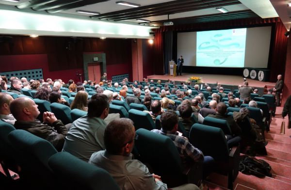 Pohľad na účastníkov konferencie o ochrane lesa