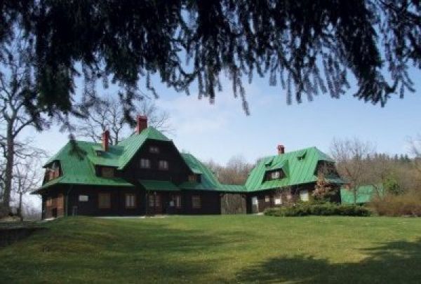 V ponuke na ubytovanie pre verejnosť je aj t&aacute;to kr&aacute;sna Chata Žuhračka 