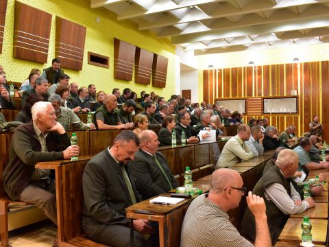 Časť účastníkov 30. valného zhromaždenia Slovenskej lesníckej komory 