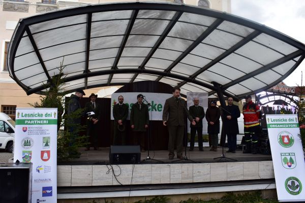 Slávnostné otvorenie Lesníckych dní v Kežmarku, v strede Ing. Michal Dudák 