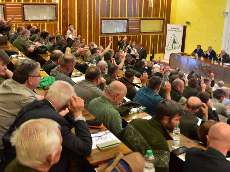 &Uacute;častn&iacute;ci Valn&eacute;ho zhromaždenia Slovenskej lesn&iacute;ckej komory 29. apr&iacute;la 2026