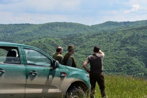 S lesníkmi z Čierneho Balogu počas reportáže o ich boji s kalamitou 