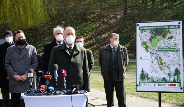 Dnešné predstavenie dohody medzi agrorezortom, LESY SR a hlavným mestom Bratislava