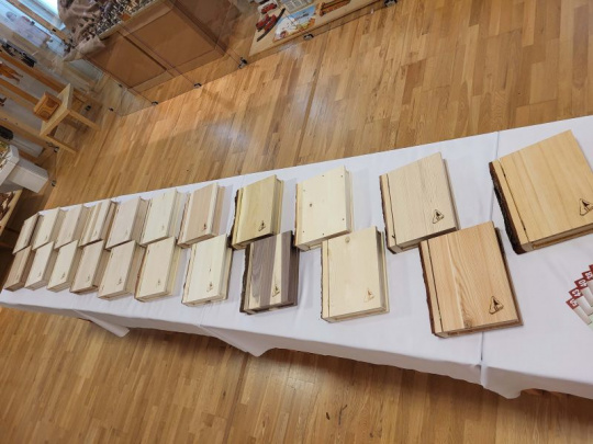 Slovenská lesnícka komora: Unikátna kolekcia 52 drevených kníh o drevinách Slovenska je kompletná
