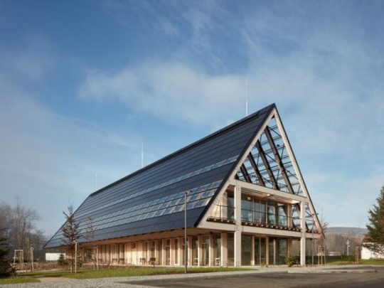 Nový film Stavby s vôňou dreva: O strategickej surovine budúcnosti a plnohodnotnej odpovedi na výzvy v stavebníctve, na klimatickú zmenu a udržateľný rozvoj