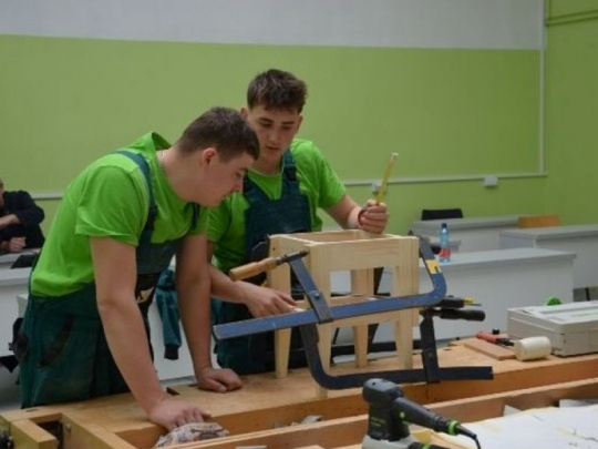 Nová expozícia v Strednej odbornej škole drevárskej a stavebnej v Krásne nad Kysucou: Drevo ako základ života, remeslo ako odkaz predkov a škola ako jeho pokračovateľ
