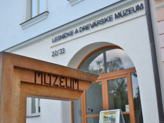Noc múzeí a galérií v Lesníckom a drevárskom múzeu vo Zvolene: Návštevníci si pozrú aj Záhradu Jozefa Dekreta Matejovie